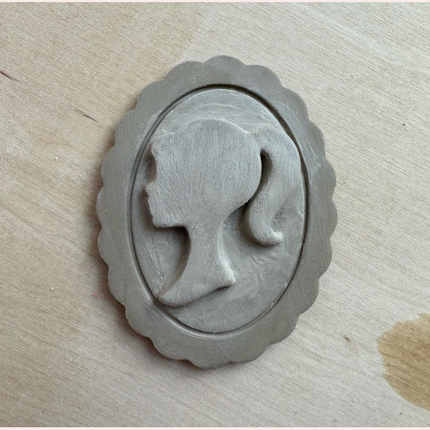 Oval blget ramme udstikker med prgning 80mm