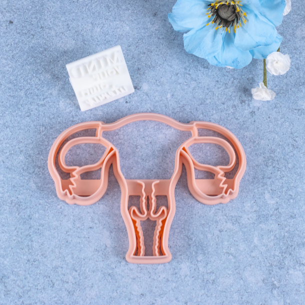 Pakke - Livmoder udstikker + 'Mind your own uterus' tekst stempel