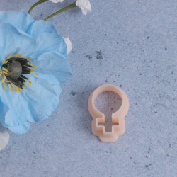 Kvindetegn udstikker